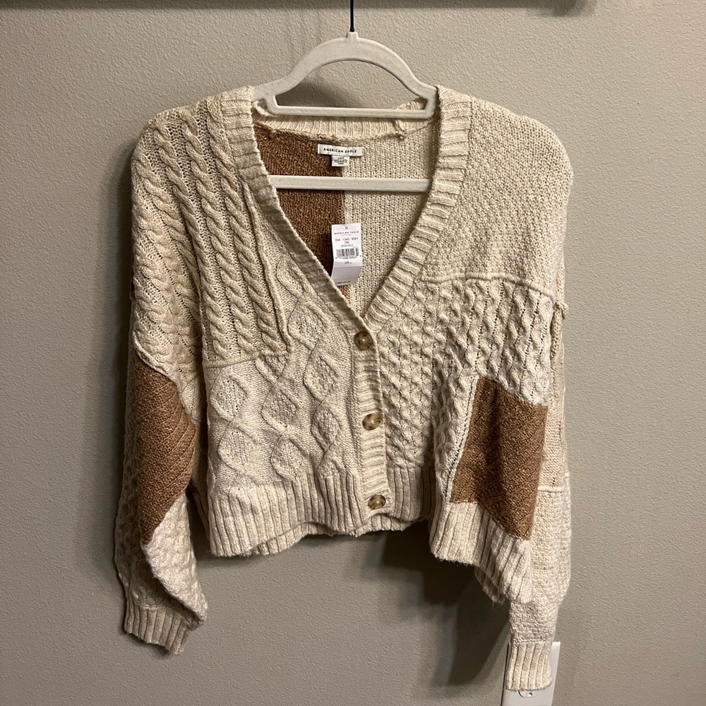 NWT | American Eagle cropped knit sweater in tan and cream